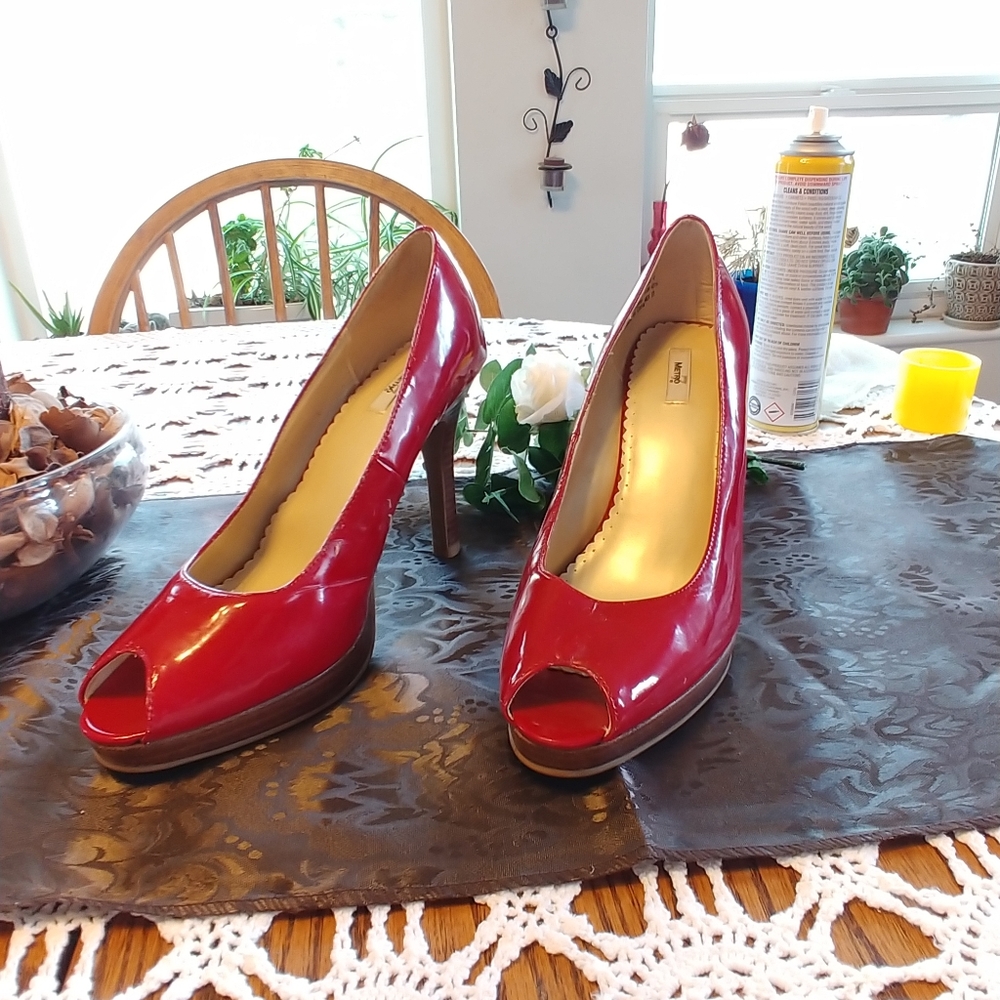 Heels - Picture 2 of 2